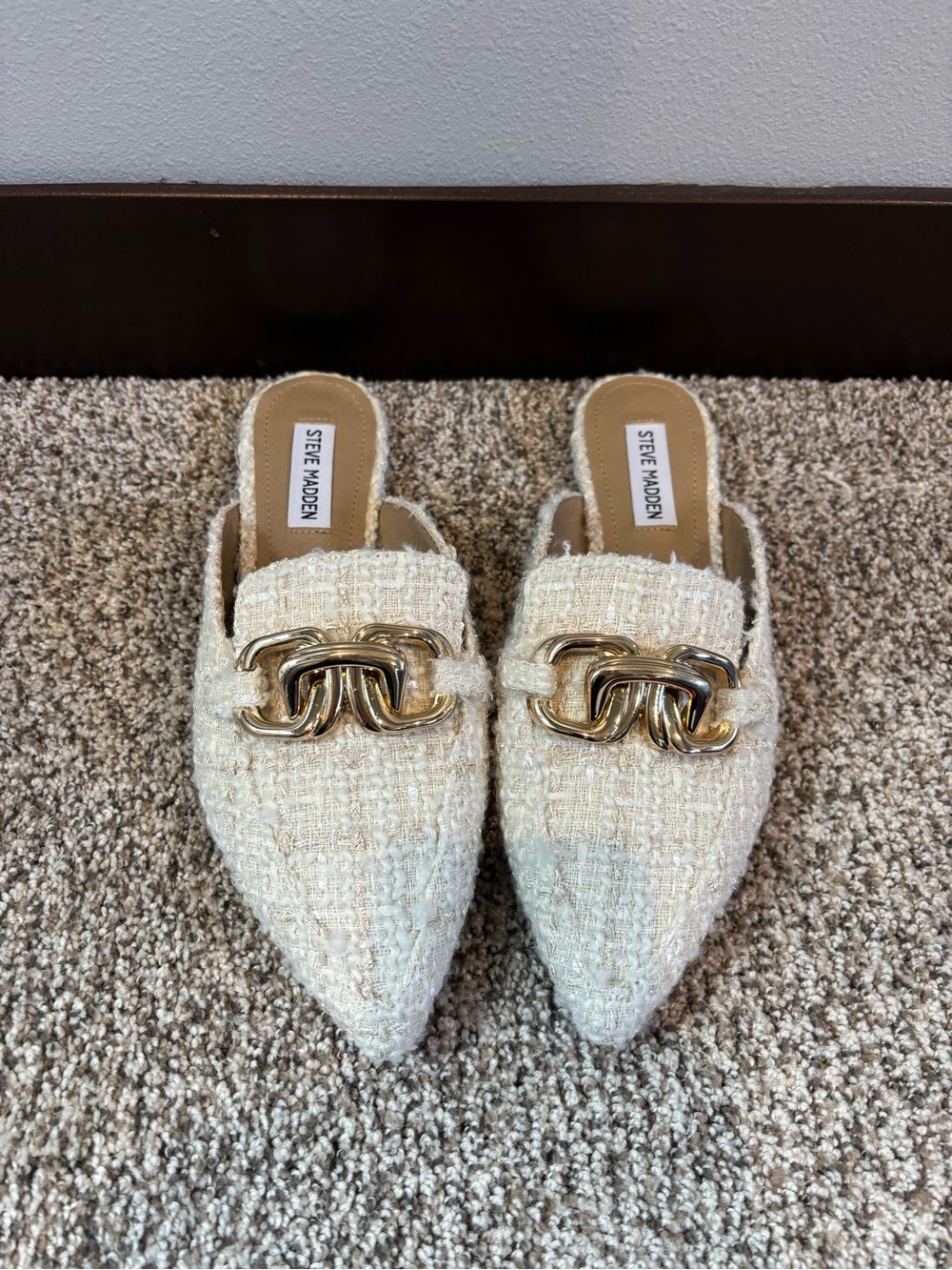 Steve Madden Friends NWOT Cream Tweed Pointed Mules with Gold Chain Accent